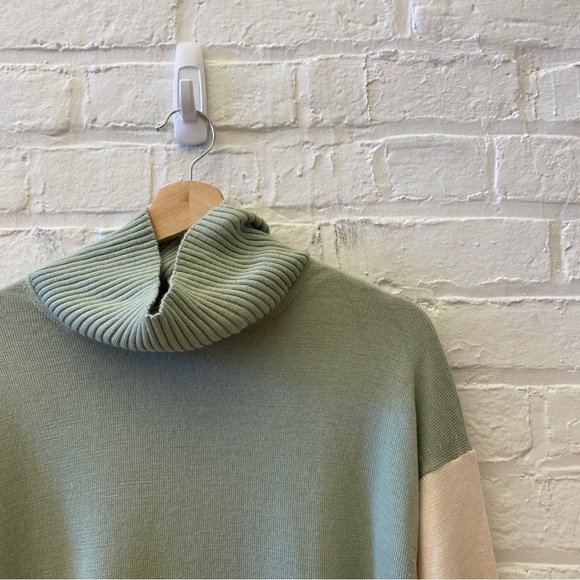 COS || Merino Contrast Knit Oversized Pullover Turtleneck Sweater Green Cream S - Picture 2 of 8